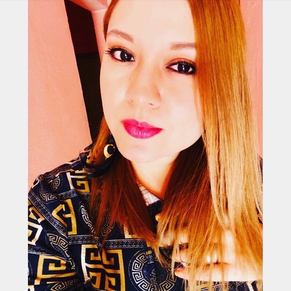 Meet your Posher, Claudia - Picture 1 of 1